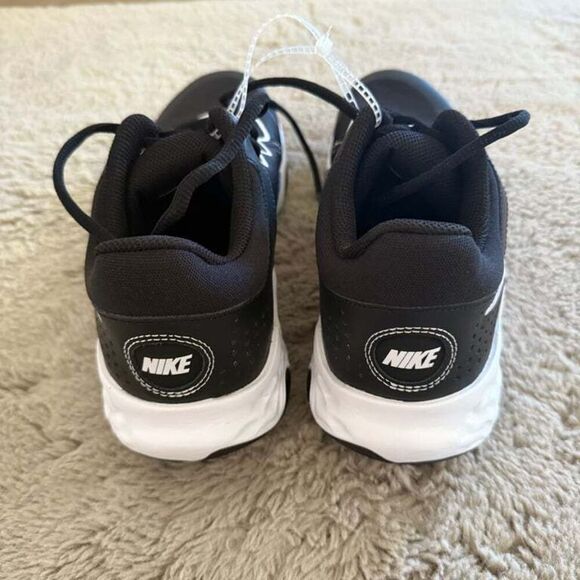 Athletic_Shoes